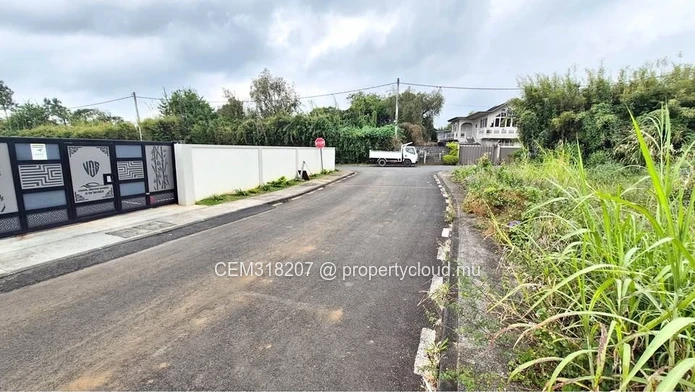 Terrain Résidentiel 9.14 Perches à Vendre – Curepipe