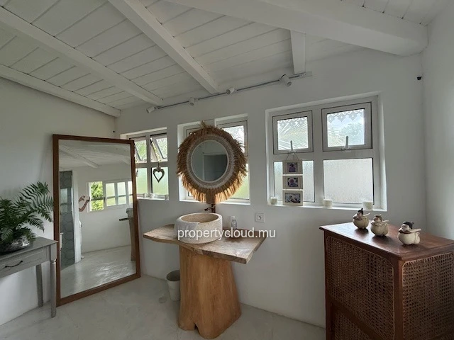 A vendre magnifique villa de 3 chambres à Mont Piton 1.