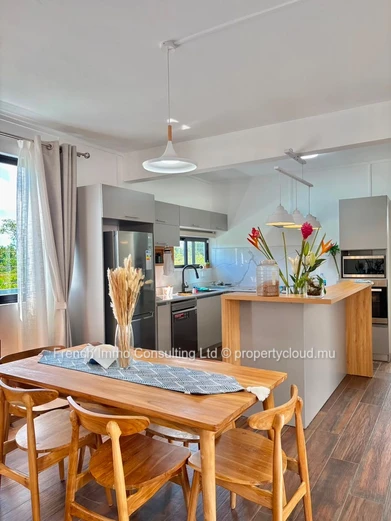 Très belle villa de 3 chambres avec jardin et piscine a grand baie