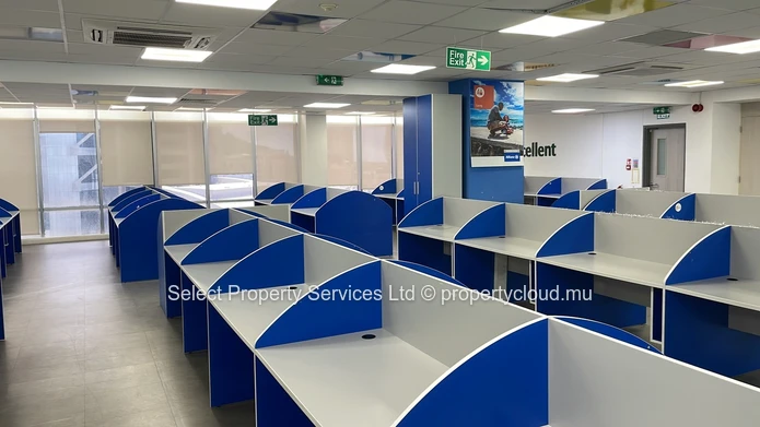 Espaces de bureaux meublés  à louer à Ebène