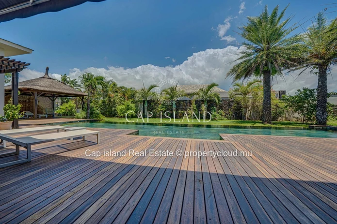 Villa 5 chambres et son jardin tropical - GRAND BAIE -