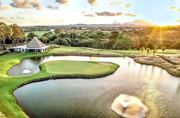 New 3-bedroom apartment in seaside village with golf course