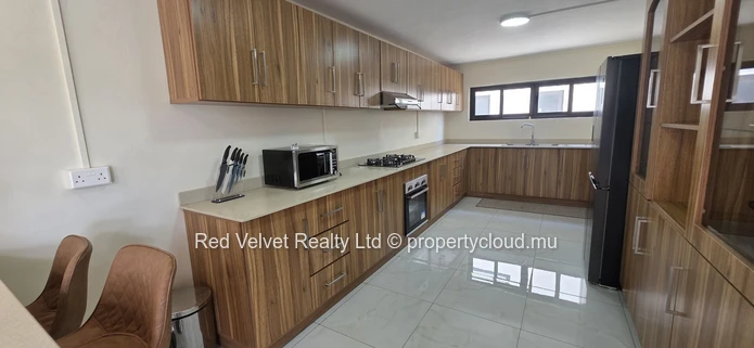 Penthouse de luxe 4 chambres avec vue sur l'océan et grande terrasse – Flic en Flac | Rs 80,000
