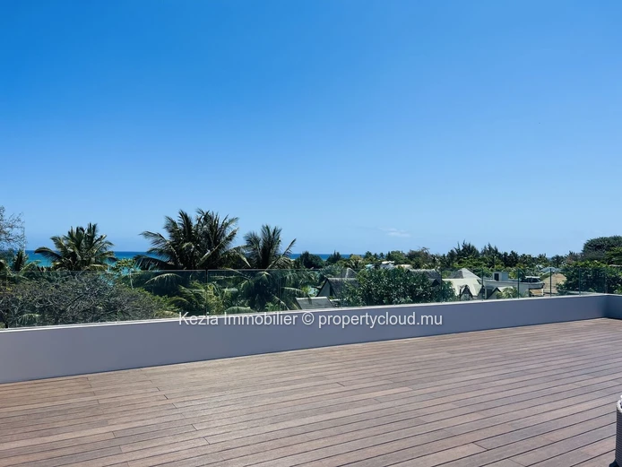 Contemporary Apartment Near The Beach