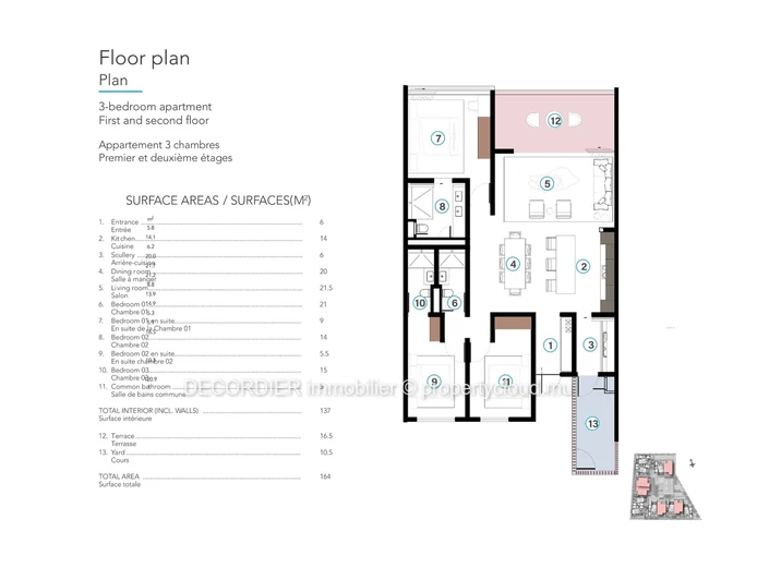 Appartement avec accès à la plage et services hôteliers, accessible aux étrangers.