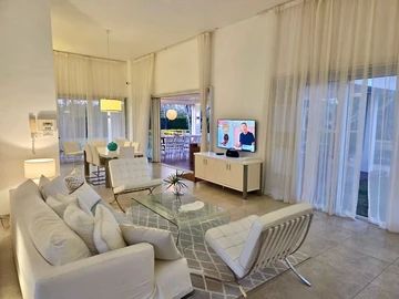 7 Bedroom House