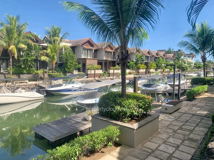 Black River for sale comfortable 3-bedroom duplex, accessible to foreigners and Mauritians, on the sea front and loca...