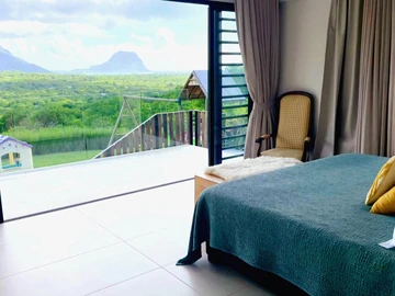 5 Bedroom Villa