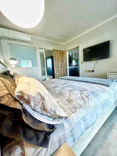 Located in the idyllic setting of Cap Malheureux, this sumptuous contemporary villa combines elegance, comfort, and t...
