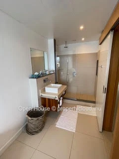 IRS apartment for sale in Rivière Noire, 130m², waterfront, accessible to foreigners, boat ring.