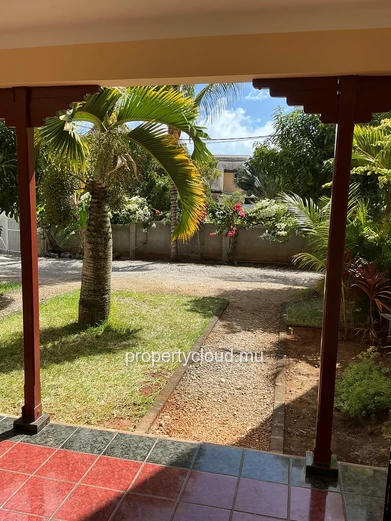 ?? FOR RENT, ground-floor studio apartment in Pereybere, 5 minutes from the beach