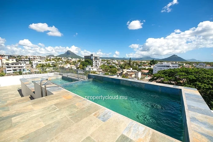 Flic-en-Flac, Mauritius: Magnificent, recently built 2-bedroom apartment with a large terrace, swimming pool, and jus...