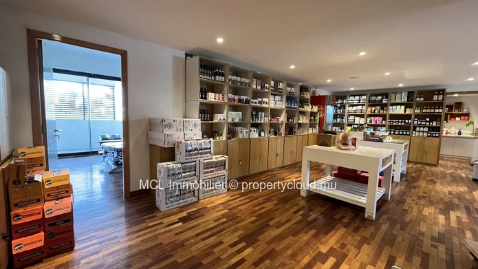 Bureau de 152 m² à vendre à Ébène