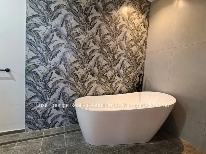 Villa Moderne de 3 Chambres à Louer à Grand Baie, Pereybère | 2 Chambres en Suite, Balcon Privé et Parking