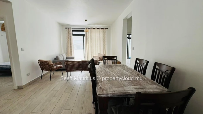 Bel Appartement Modernisé de 3 Chambres  à Quatre Bornes
