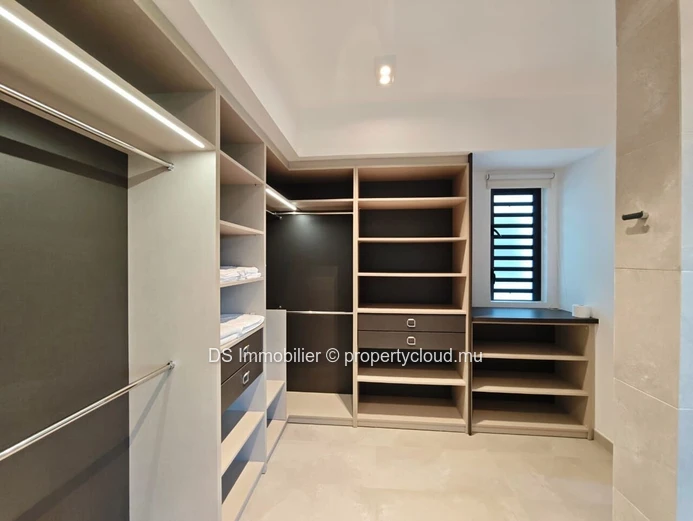 Location Prestigieuse Pieds Dans L’Eau – Résidence Privée, Pereybère, Nord