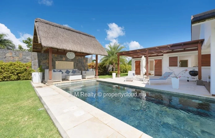 Villa Meublée avec Piscine à Vendre à Grand Baie, Île Maurice