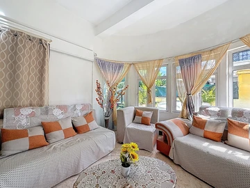 10 Bedroom House