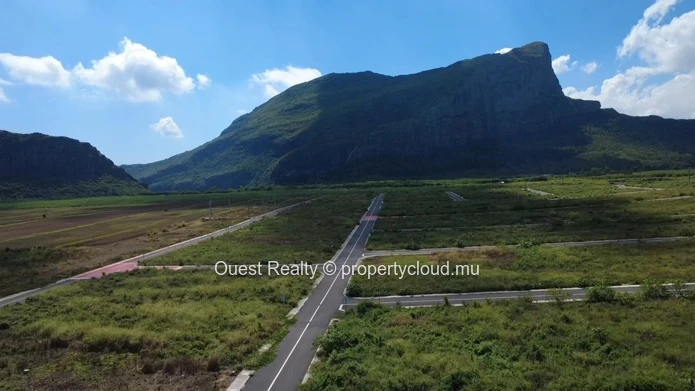 Residential & Mixed-Use Land in Pierrefonds