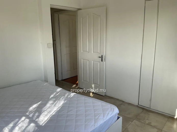 A VENDRE, Melville ( Grand Gaube), duplex de 2 chambres dans complexe sécurisé