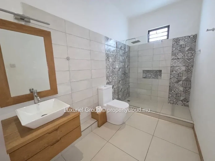 Villa 5 Chambres À Louer – Trou Aux Biches