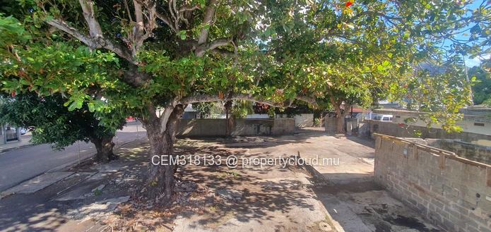 Terrain Résidentiel & Commercial 21 Perches à Vendre – Beau Séjour, Quatre-Bornes 