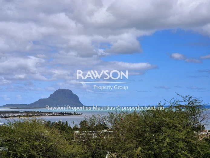 4-Bedroom House | Black River | Stunning Sea View, Pool & Garden with BBQ Area