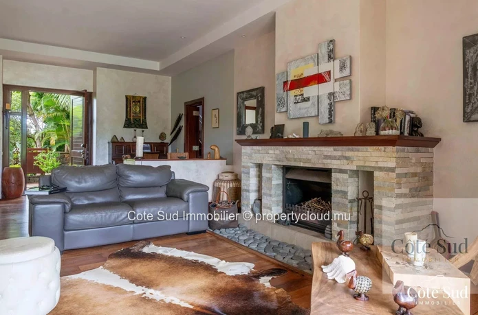 Villa for sale with view of the golf course and forest