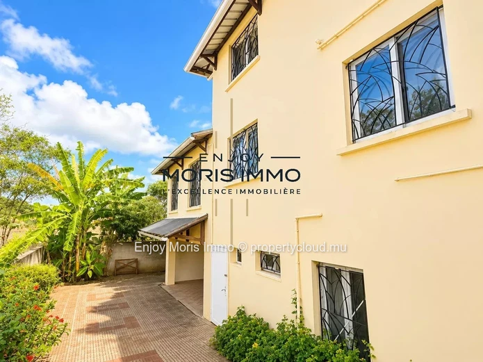 Spacious Furnished Villa with Pool – For sale at Cap Malheureux