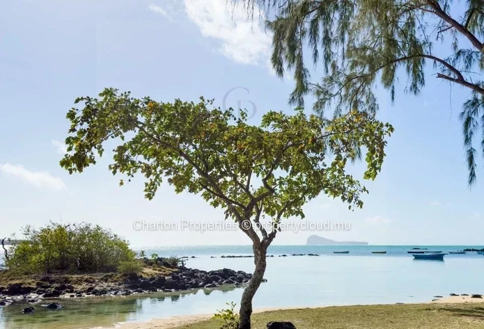 Exceptional 4-bedroom villa with private pool in the heart of an exclusive residential estate