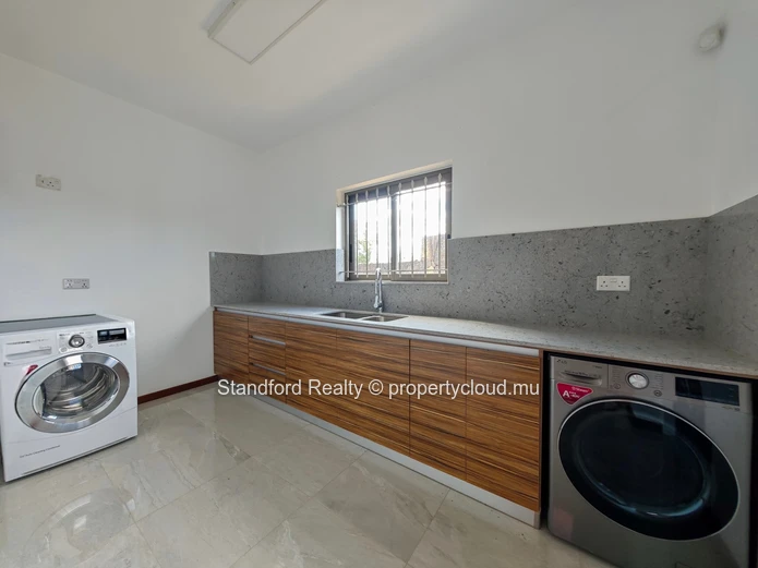 Villa Neuve de 3 Chambres à Vendre – Royal Park, Balaclava, Nord