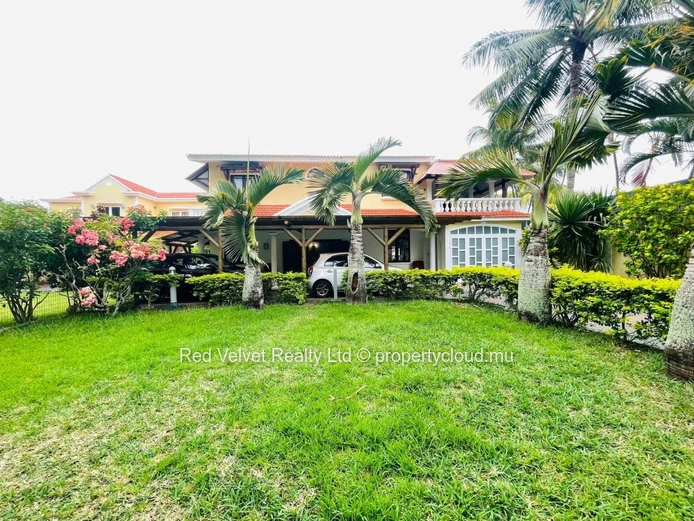 Charming House for Rent in Pointe aux Canonniers | Private Pool & Lush Garden