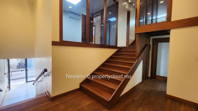 Espace bureau de 175 m² clé en main 