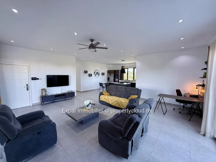 À vendre – Penthouse moderne avec rooftop et piscine privée à Péreybère