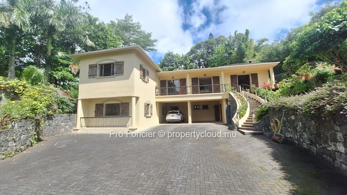  House for sale in Floréal – Contemporary Elegance with Colonial Charm