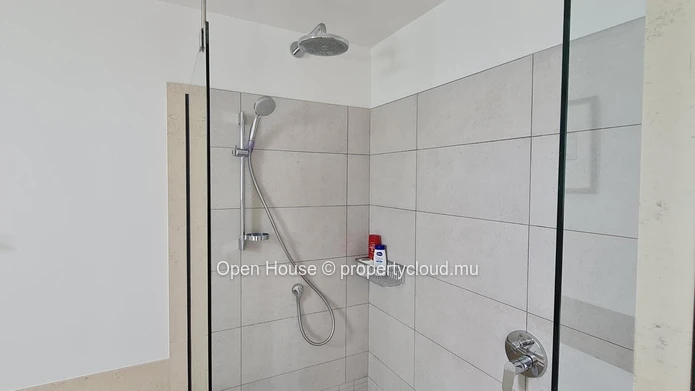Mont Choisy Park in Grand Baie - IRS Apartment for sale 214m², 3 bedrooms, shared swimming pool, accessible to foreig...