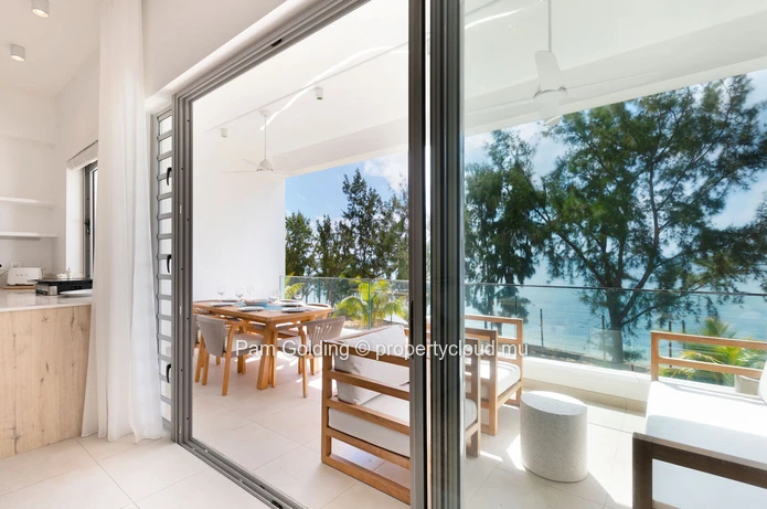 Appartement de 3 chambres au premier étage avec vue sur l’océan à vendre à Grand Gaube, Île Maurice