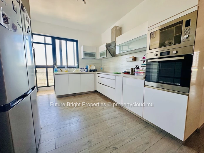 Elegant Apartment with Panoramic Views in the Heart of Rose Hill