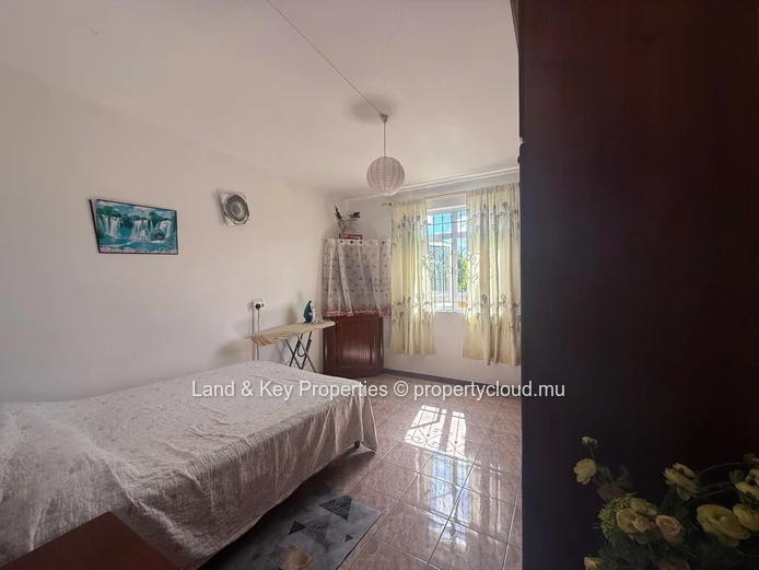 Maison de 6 Chambres à Vendre (Idéale pour 2 Familles) – Buckingham, Rose Hill