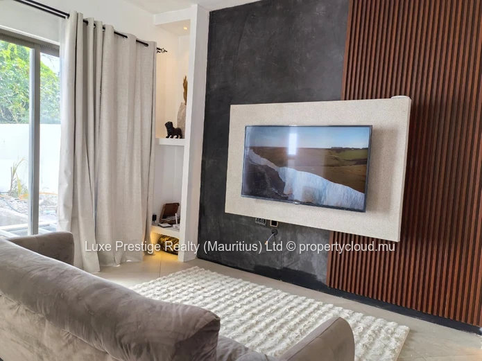 Villa neuve 3 chambres en suite à louer à Calodyne | À 350m de la mer | Rs 105,000 négociable