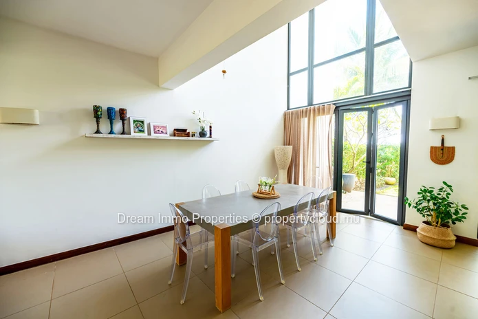 Élégant townhouse de 3 chambres avec rooftop vue mer dans un village entre mer et golf à Haute Rive – Ile Maurice