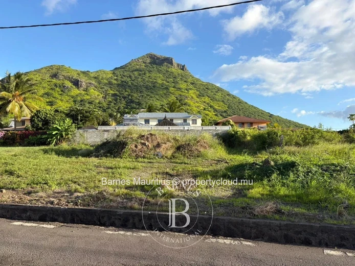 TAMARIN - Prime Residential Land - 280 Toises