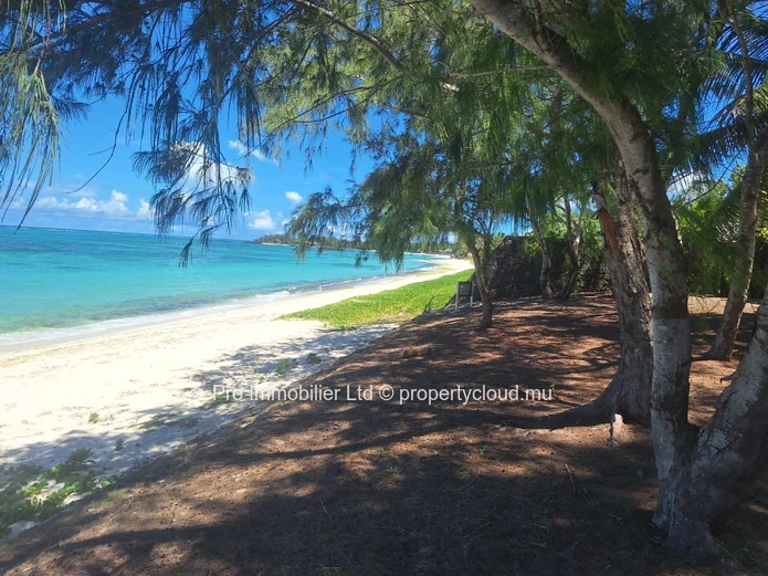 FOR SALE – Exceptional FREEHOLD Beachfront Land at Belle Mare