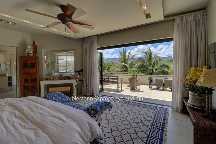 Furnished 4-bed duplex with river and mountain views, and close to the beach