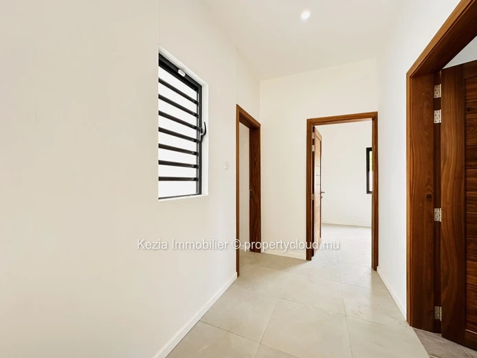 Bungalow With Swimming Pool
