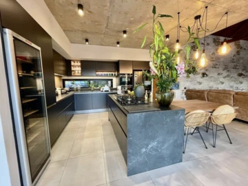 5 Bedroom Villa