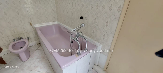 Spacieuse maison meublée de 4 chambres à vendre à Beau Bassin