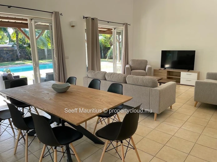 Charmante maison familiale avec jardin, piscine et arbres fruitiers à Roches Noires