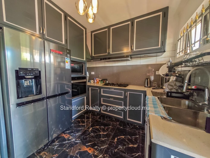 Modern Ground-Floor Apartment with Designer Kitchen – Mont Choisy