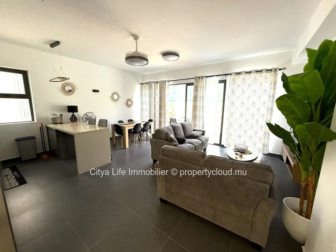 Superbe Duplex Meublé avec Piscine Privée à Louer – Vue Mer